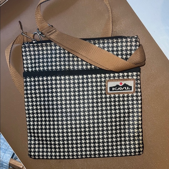 Kavu Black and Tan Checkered Houndstooth Messenger Coated Canvas Bag - Picture 1 of 7